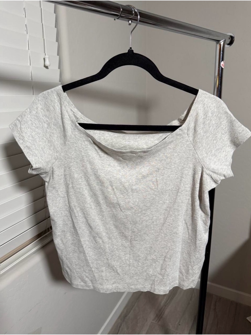 Hollister Light Gray Scoop Neck Short Sleeve Tee